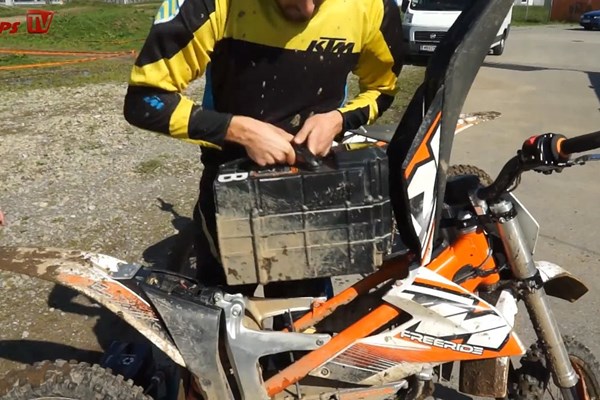 Akkuwechsel KTM Freeride E