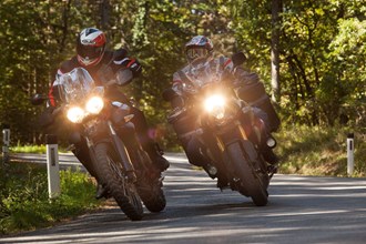 Suzuki V-Strom 1000 vs. Triumph Tiger 800 XC Special Edition