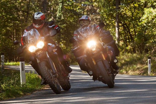 Suzuki V-Strom 1000 vs. Triumph Tiger 800 XC Special Edition