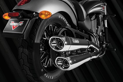 Victory Cruiser & Akrapovic Aktion