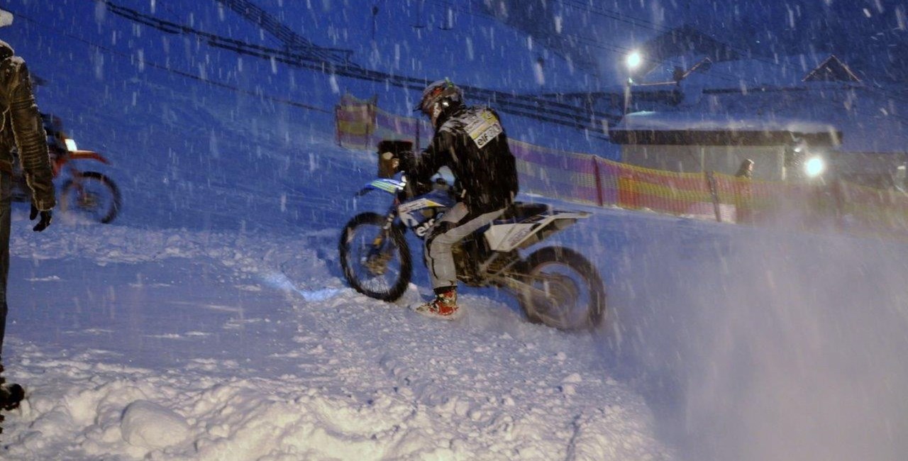 Schnee-Motorrad-Spektakel "X-Night Gaal" 2015