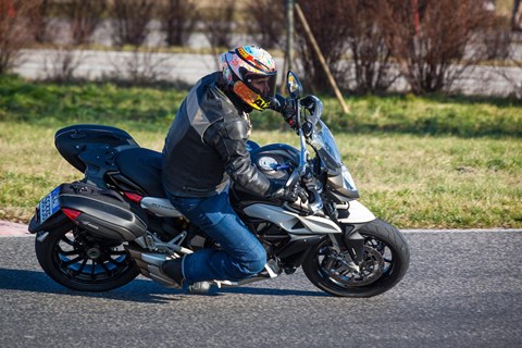 MV Agusta Stradale 800 2015 Test