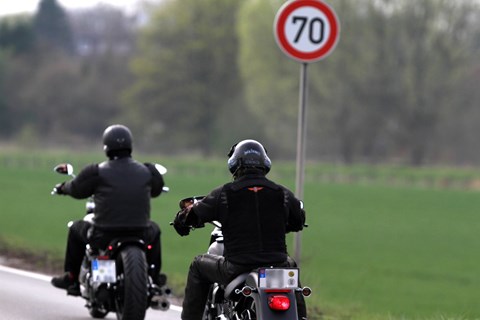Geschwindigkeitsüberschreitung mit dem Motorrad Geschwindigkeitsüberschreitung mit dem Motorrad