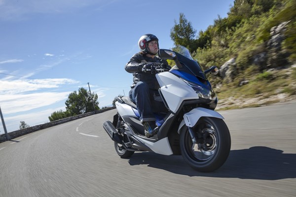 Honda Forza 125 Test 2015 Honda Forza 125 Test 2015