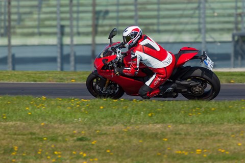 1299 Panigale S im 1000er Vergleich 2015