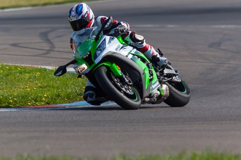 Kawasaki ZX-10R im Vergleich 2015