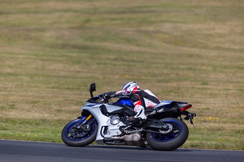 Die Neue R1 2015 im Vergleich