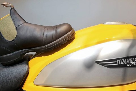 Ducati Scrambler-Stiefel von Kultmarke Blundstone