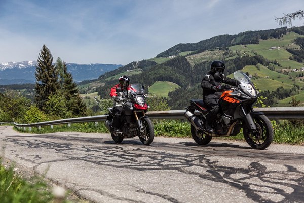 KTM 1050 Adventure vs. Suzuki V-Strom 1000