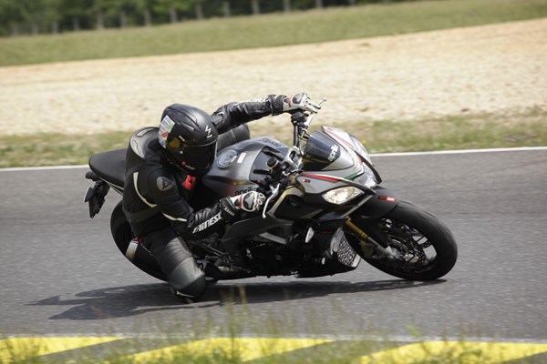Aprilia Tuono V4 1100 RR Test