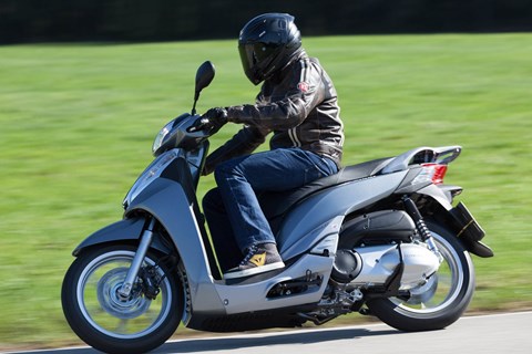 Honda SH300i Roller Test