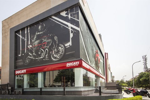 Ducati hält erste Pressekonferenz im weltweit größten DucatiStore