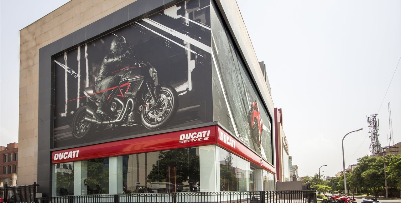 Ducati hält erste Pressekonferenz im weltweit größten DucatiStore