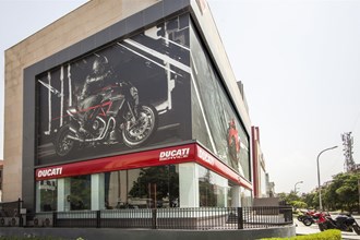 Ducati hält erste Pressekonferenz im weltweit größten DucatiStore Ducati hält erste Pressekonferenz im weltweit größten DucatiStore