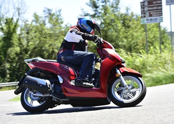 Honda SH300i 2015 Test Honda SH300i 2015 Test
