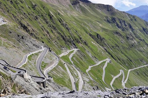 Top 10 Alpenpässe auf 1000PS