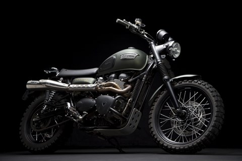 Triumph versteigert die Film-Scrambler aus „Jurassic World“ 2015