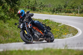 Power-Naked Bike Vergleich in den Alpen 2015