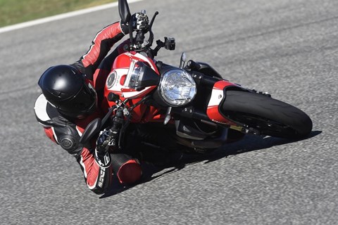 Ducati Monster 1200 R 2016 Test