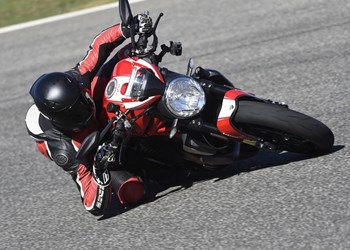 Ducati Monster 1200 R 2016 Test Ducati Monster 1200 R 2016 Test