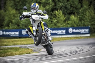 Husqvarna 701 Supermoto und Enduro Test 2015