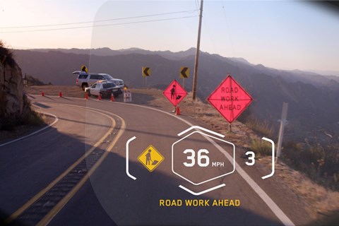 BMW Helm mit innovativem Head-Up Display