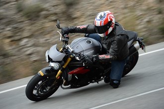 Triumph Speed Triple R mit Elektronik-Paket Test Triumph Speed Triple R mit Elektronik-Paket Test