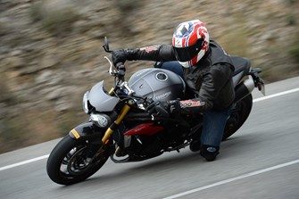 Triumph Speed Triple R mit Elektronik-Paket Test Triumph Speed Triple R mit Elektronik-Paket Test