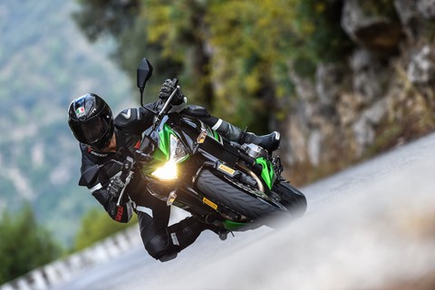 Durchstarten mit dem brandneuen Pirelli DIABLO ROSSO III