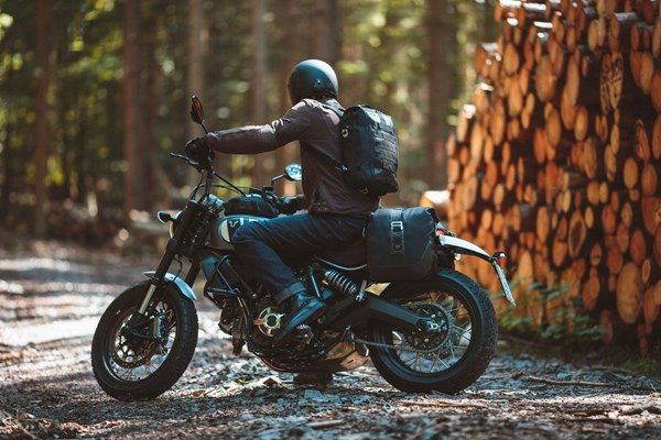 Trägersystem von SW-MOTECH für Legend Gear Seitentaschen