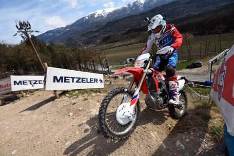 Metzeler stellt neue Mischungen für den Six Days Extreme vor