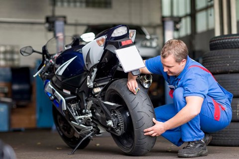 Wie Motorradfans jetzt sicher in die Saison starten