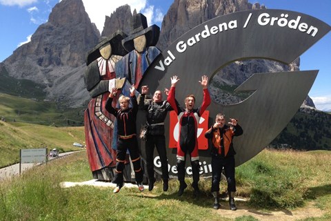 Erfahre Europa mit dem exkl. KTM-Motorradverleih und Reiseservice