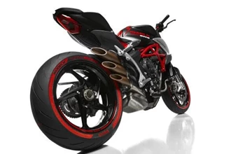 Pirelli und MV: Der neue DIABLO ROSSO III und die Brutale 800 Pirelli und MV: Der neue DIABLO ROSSO III und die Brutale 800