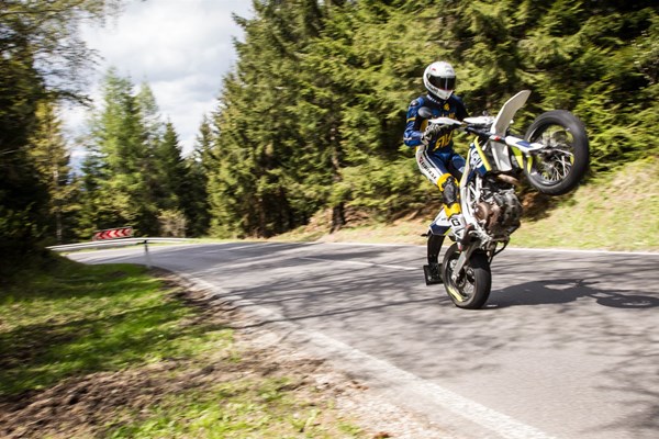 Motorrad-Quartett: Husqvarna 701 Supermoto Test