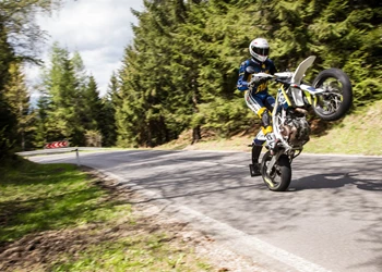 Motorrad-Quartett: Husqvarna 701 Supermoto Test Motorrad-Quartett: Husqvarna 701 Supermoto Test