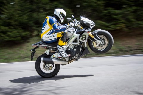 Motorrad-Quartett: Aprilia V4 1100 RR Test