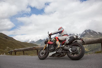 Triumph Speed Triple R Test in den Alpen Ischgl 2016 Triumph Speed Triple R Test in den Alpen Ischgl 2016