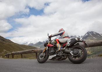 Triumph Speed Triple R Test in den Alpen Ischgl 2016 Triumph Speed Triple R Test in den Alpen Ischgl 2016