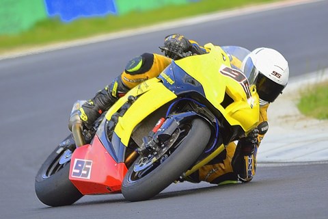 Julian Mayer feiert IOEM Staatsmeistertitel auf Kawasaki Julian Mayer feiert IOEM Staatsmeistertitel auf Kawasaki