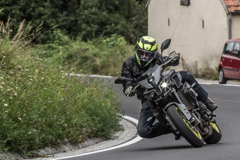 Vierzylinder Power-Naked Bike Vergleich Test 2016
