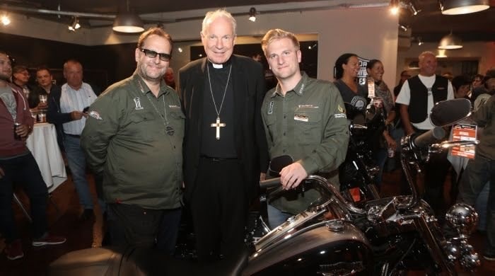 Kardinal eröffnete neues „Harley-Paradies“ vom Harley-Papst