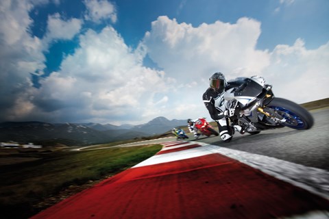 Held Outfit für die Rennstrecke