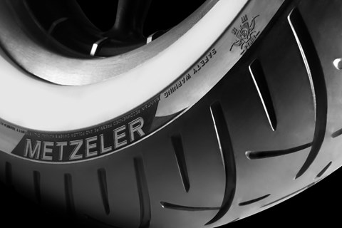 Mit METZELER zum Traum-Thunderbike