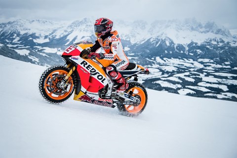Marc Marquez fährt MotoGP im Schnee!