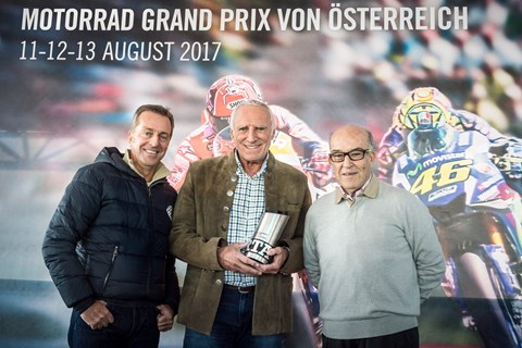 Auszeichnung für bestes Moto-GP Rennen auf der Streif übergeben
