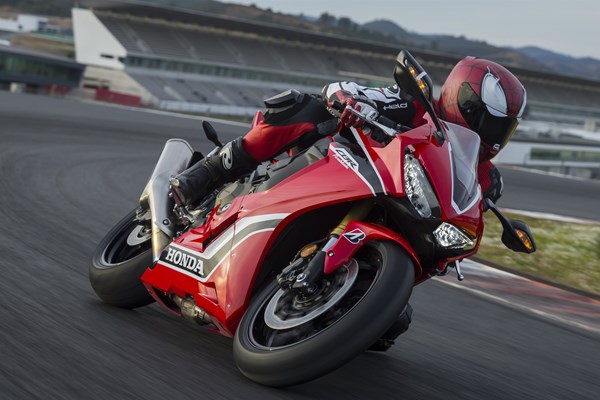 Honda Fireblade 2017 Test