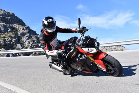 ContiRoadAttack 3 im Test. Die neue Referenz für die Landstraße?