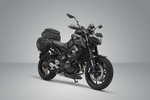 Hyper Naked MT-09 im SW-MOTECH Outfit 