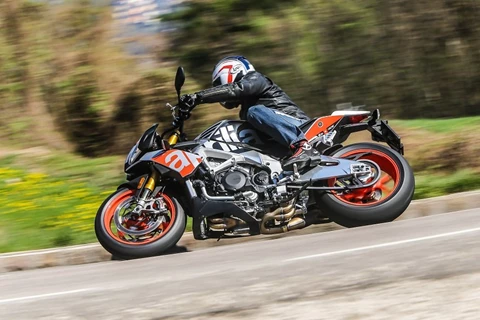 Aprilia Tuono V4 1100 Factory Test Aprilia Tuono V4 1100 Factory Test